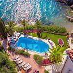 Palace Clara 1 Island Krk By * مالينسكا